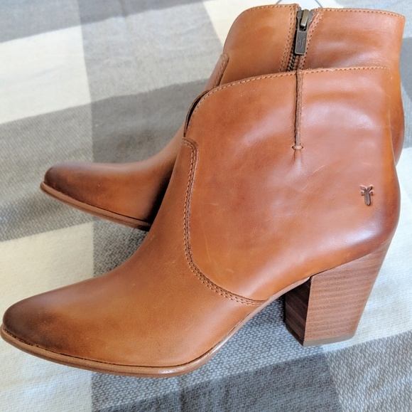 frye pointed toe boots